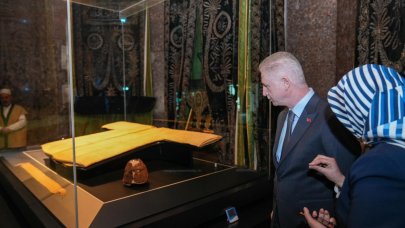 Vali Gül’den Hırka-i Şerif’e ziyaret