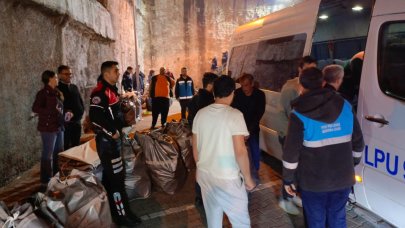 Oy pusulaları güvenlik önlemleri altında okullara getirildi