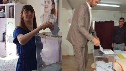 Dünyanın en uzun kadın ve erkeği oylarını kullandı