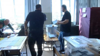 8 seçmenli mahallede aynı sınıfta iki sandık