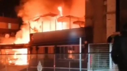 Üsküdar'da kafe alev alev yandı