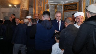 Vali Gül, bayram namazını Ayasofya’da kıldı!