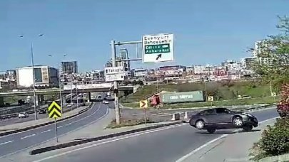 Esenyurt'ta otomobil devrildi