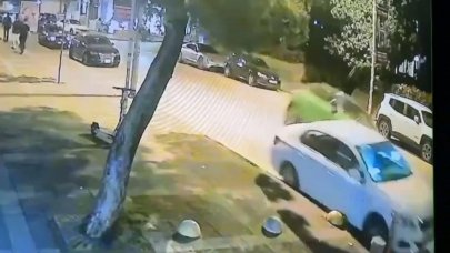 Park halindeki otomobile çarpıp yan yattı!