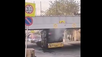 İETT otobüsü Yenikapı’da köprüye sıkıştı!