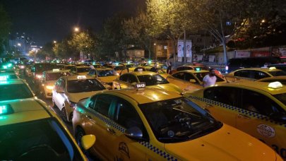 Taksicinin cenazesine yüzlerce metrelik konvoy