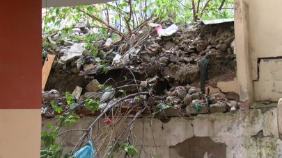 İstanbul Küçükçekmece'de istinat duvarında çökme