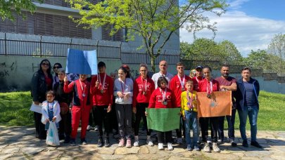 Görev yeri değiştirilen öğretmen için eylem yaptılar