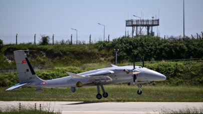 Baykar Akıncı denizdeki hedefleri tam isabetle vurdu