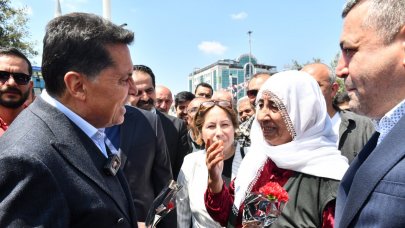 Ahmet Özer annelerle buluştu!