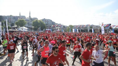 İstanbul'da binlerce kişi 19 Mayıs coşkusuyla koştu