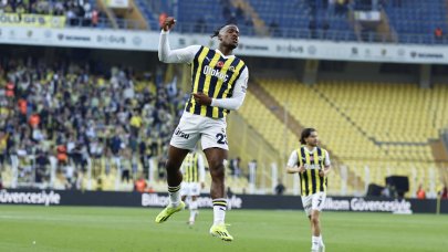 Fenerbahçe şampiyonluk şansını derbiye taşıdı