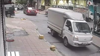 Fatih'te korkunç kaza: Geri manevra yapan kamyonetin altında kaldı, metrelerce sürüklendi