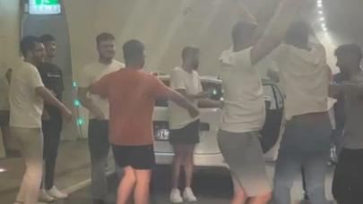 Asker eğlencesi yapan grup tüneli kapattı!