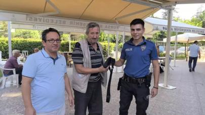 Camide 43 bin TL’lik döviz buldu, çantayı polise teslim etti