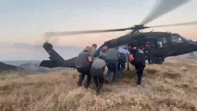 Hayvan otlatırken kayalıklardan düşen kadın, helikopterle kurtarıldı