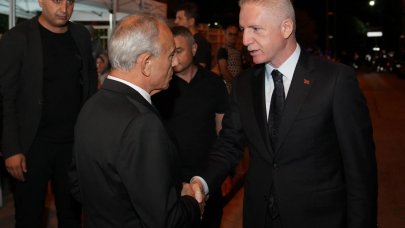 Vali Gül, Küçükçekmece Belediye Başkanı Çebi'ye taziye ziyaretinde bulundu