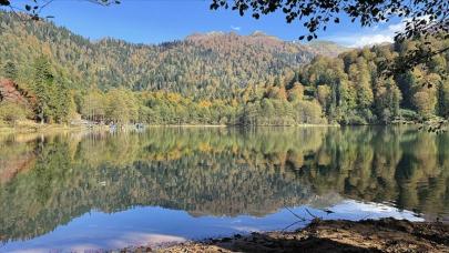 Borçka Karagöl Tabiat Parkı'na turist akını!