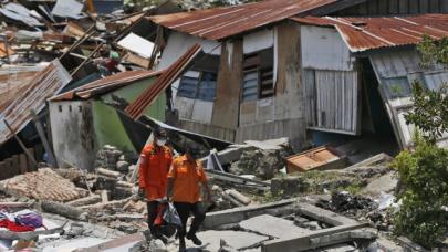 Endonezya 7.1 şiddetinde sallandı