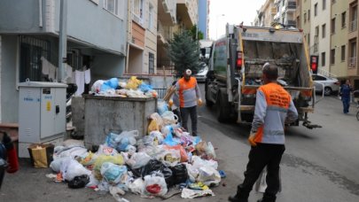 Maltepe'deki çöp yığınlarını İBB topluyor