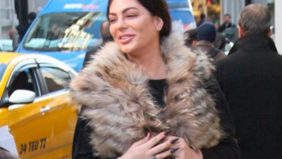 Süreyya Yalçın'ın şaşırtan tırnakları!