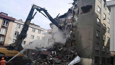 Bağcılar’daki tehlikeli binalar tek tek yıkılıyor