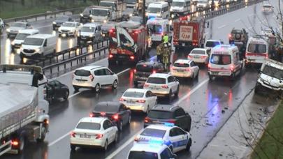 TEM'de servis aracı ile kamyonet çarpıştı