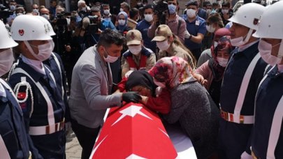 Deprem şehidi güvenlik korucusu  Cengiz Pullu toprağa verildi