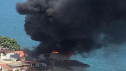 Sarıyer'de korkutan yangın! Binanın çatısı alevler içinde kaldı