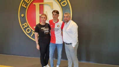 Ömer Mert Gündüz Feyenoord ile profesyonel sözleşme imzaladı