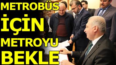 Metrobüs için metroyu bekleyin