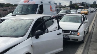 15 Temmuz Şehitler Köprüsü girişinde zincirleme kaza trafiği kilitledi