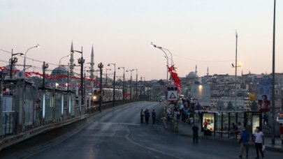 Galata Köprüsü araç trafiğine kapatıldı