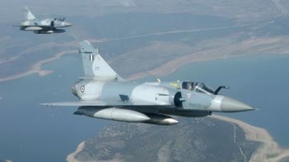 Yunan savaş uçağı Ege'de düştü!