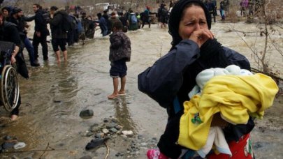 Yunanistan'daki bin 500 mülteciye daha kapılarını açacak