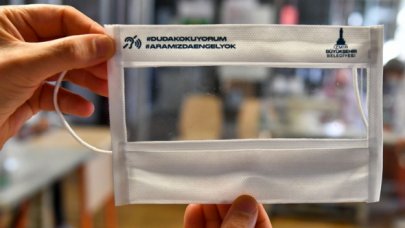 İzmir Büyükşehir Belediyesi’nin işitme engelliler için ürettiği şeffaf maskeye rekor talep