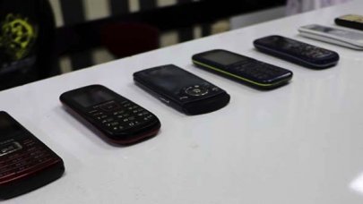 Tuşlu telefonlara ilgi büyüyor: Stoklar tükendi