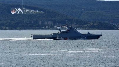 Çanakkale Boğazı'ndan geçen Rus savaş gemisindeki can yelekli askerler dikkat çekti