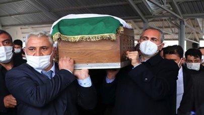 Adalet Bakanı Abdülhamit Gül'ün annesi toprağa verildi