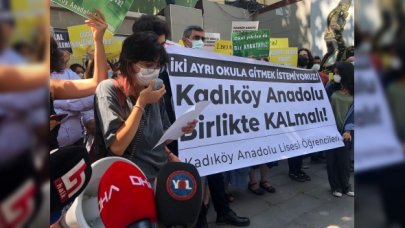 Kadıköy Anadolu Lisesi öğrencileri ve veliler protesto etti: Taşınmak istemiyoruz