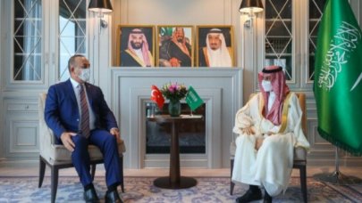 Bayrağımızı küçülttüler