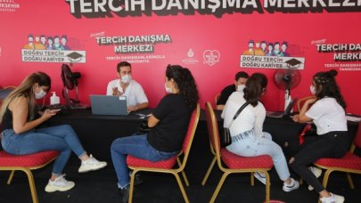 İBB’den üniversiteli adayı gençlere rehberlik hizmeti