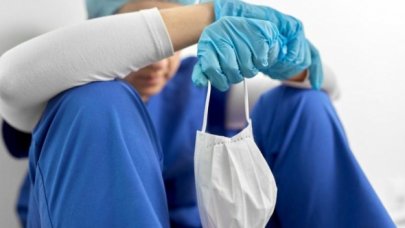 Antalya'da sağlık çalışanlarının izinleri iptal edildi