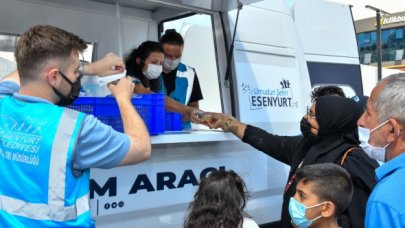 Esenyurt aşure dağıttı