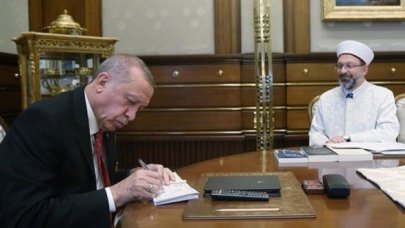 Cumhurbaşkanı Recep Tayyip Erdoğan Erdoğan'ın Ali Erbaş ile fotoğrafı gündeme oturdu