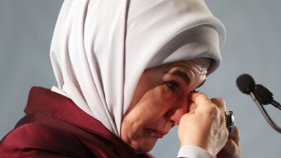 Gözyaşlarını tutamayan Emine Erdoğan: Tarih çocukların tutuklandığını yazacak