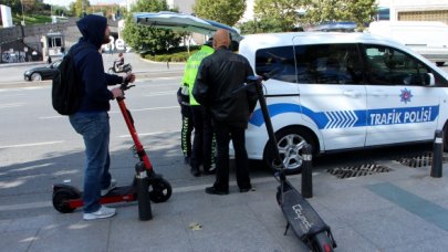 Kaldırımdan giden, yük taşıyan scooter kullanıcılarına ceza yağdı 