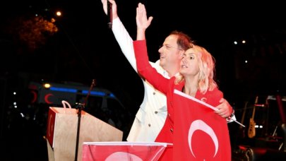 Bu yoldan dönersek namerdiz!