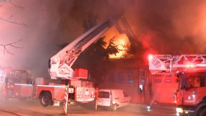 Başakşehir'de dokuma atölyesi alev alev yandı