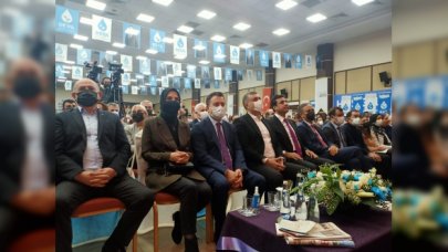 Ali Babacan: Alnımız açık başımız dik